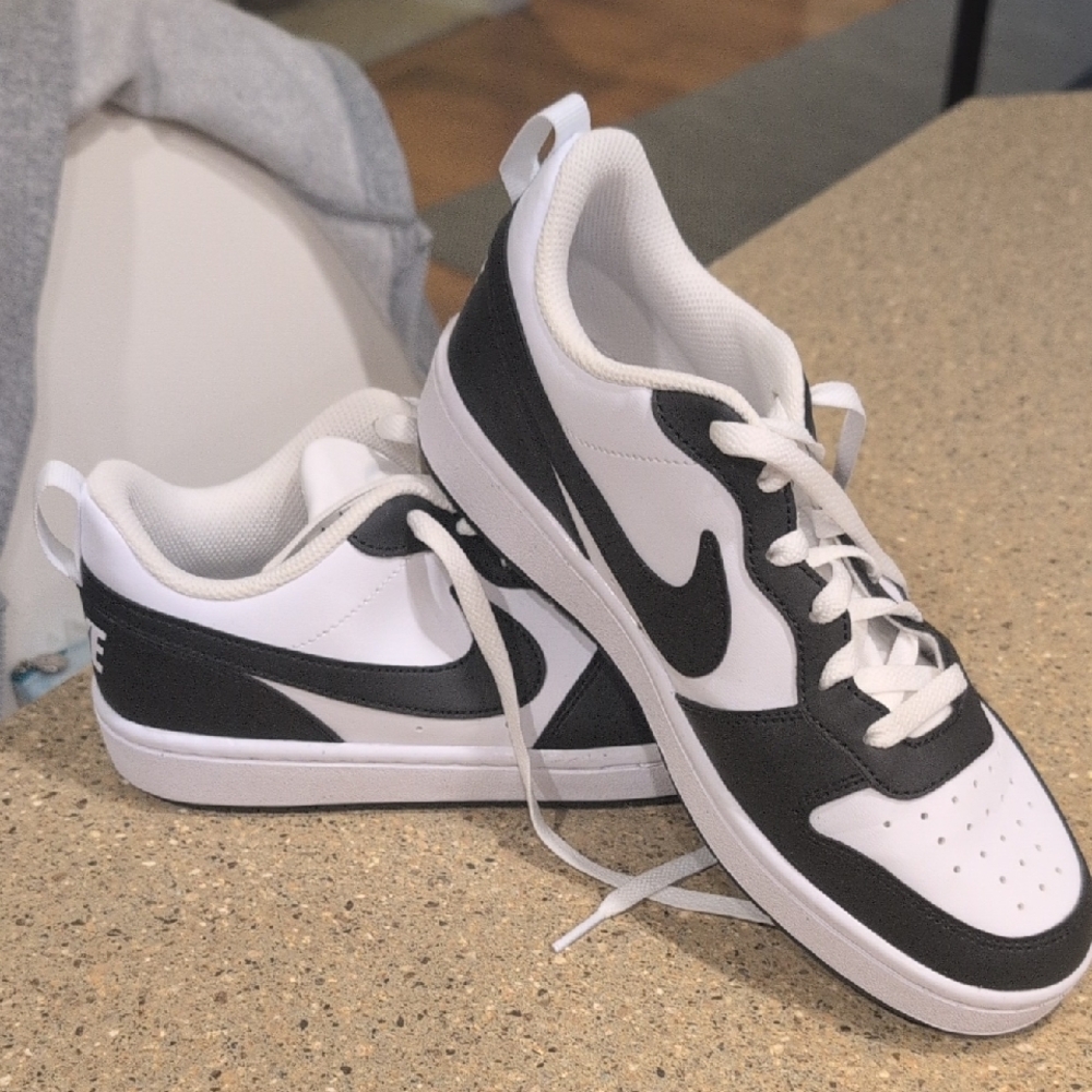 Nike Monochrome Athletic Shoes 6.5 Y